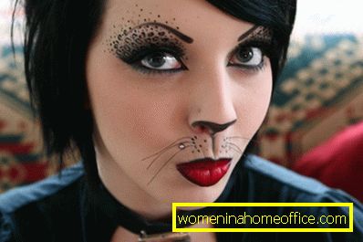 Catwoman - du kan förkroppsliga henne i din Halloween look. För dräkten behöver du en svans, svarta läderhandskar, byxor och en korsett. Du kan bära stövlar eller vanliga skor. Kattens öron och klor är ett måste-attribut av catwoman. På ansiktet kan du rita en mustasch och en kattens näsa och sminka dina läppar med rött läppstift.