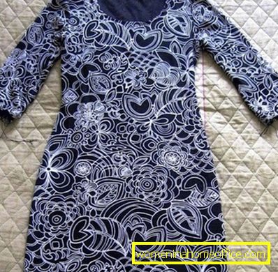 Modellklänningar med mönster och mönster av stickade kläder